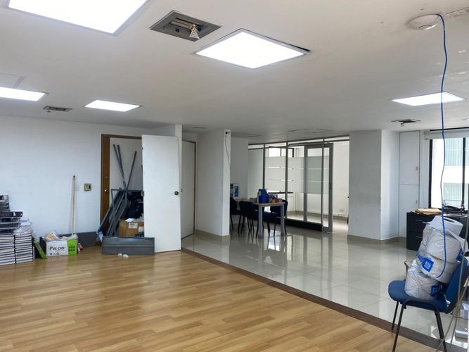 Oficina en arriendo en El Poblado, Medellín, 73 m² · foto 2 de 8