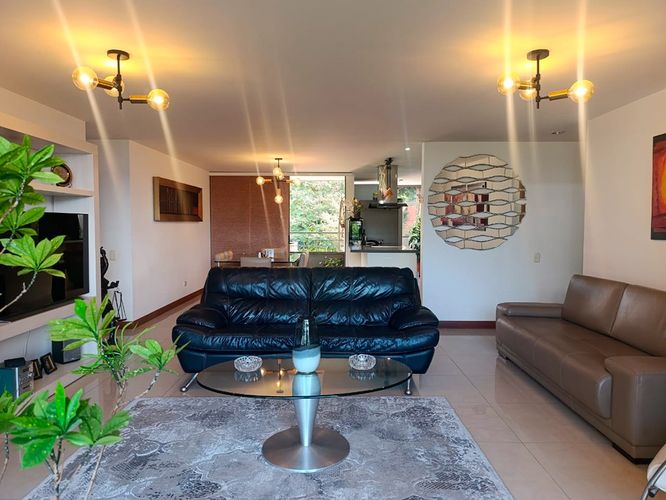 Apartamento de 3 alcobas en arriendo en El Tesoro, Medellín, 170 m² · foto 2 de 18