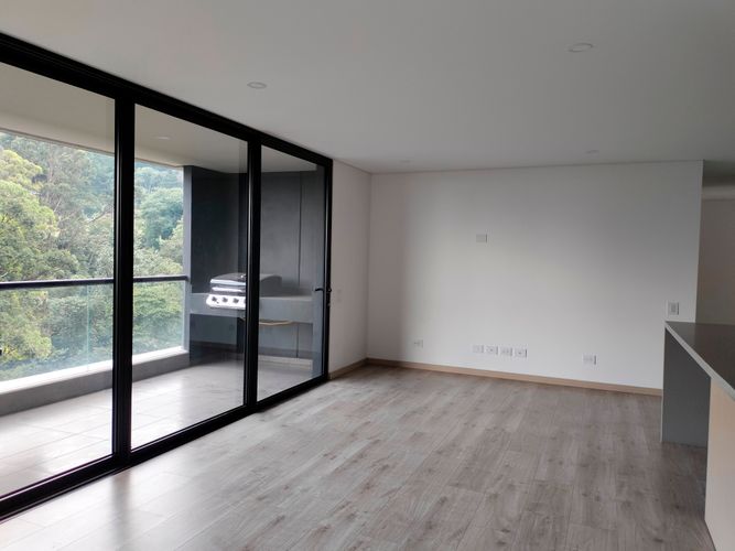 Apartamento de 2 alcobas en arriendo en El Poblado, Medellín, 107 m² · foto 2 de 16