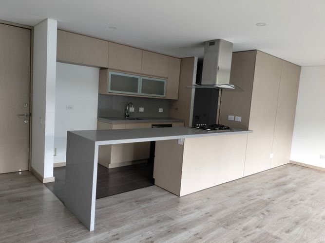 Apartamento de 2 alcobas en arriendo en El Poblado, Medellín, 107 m² · foto 4 de 16