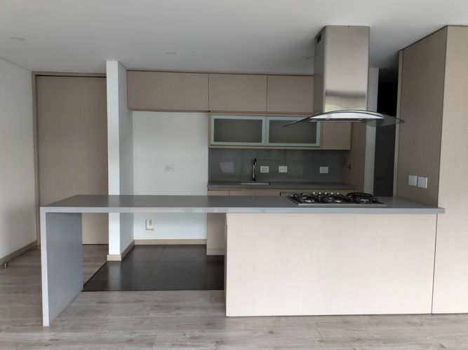 Apartamento de 2 alcobas en arriendo en El Poblado, Medellín, 107 m² · foto 6 de 16