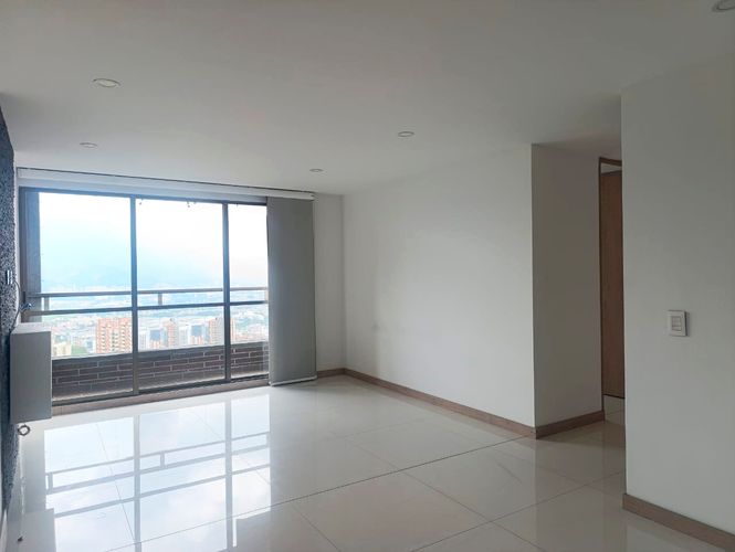 Apartamento de 1 alcoba en arriendo en El Poblado, Medellín, 79 m² · foto 2 de 18