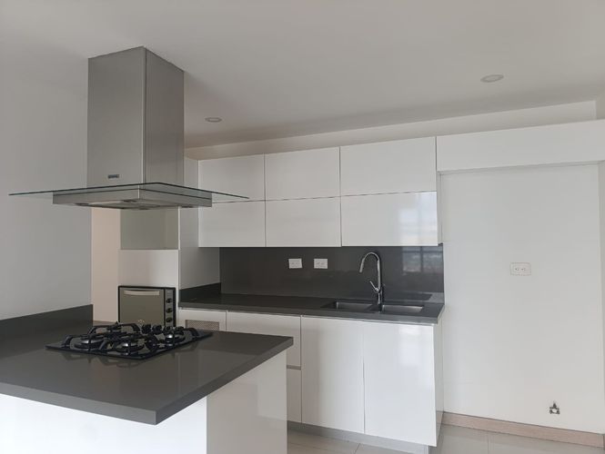 Apartamento de 1 alcoba en arriendo en El Poblado, Medellín, 79 m² · foto 3 de 18