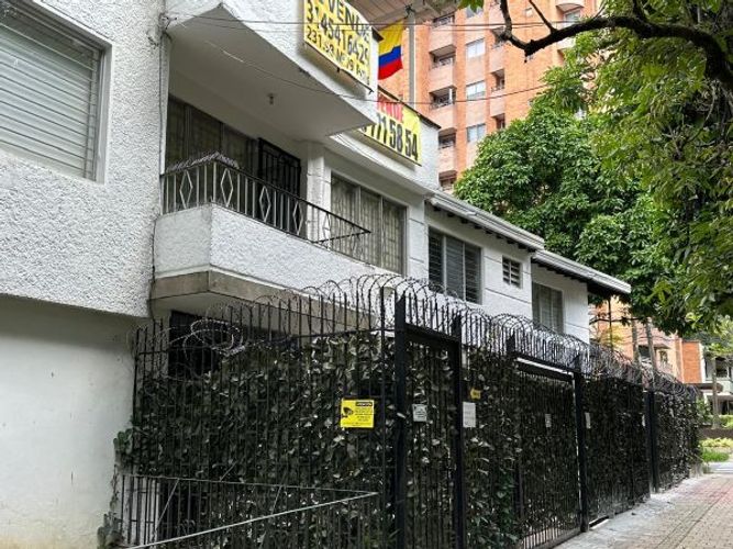 Casa de 8 alcobas en venta en Belen Alameda, Medellín, 237 m² · foto 2 de 9