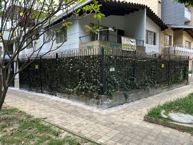 Casa de 8 alcobas en venta en Belen Alameda, Medellín, 237 m² · foto 5 de 9