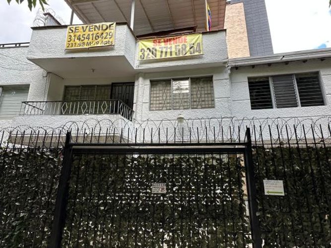 Casa de 8 alcobas en venta en Belen Alameda, Medellín, 237 m² · foto 8 de 9