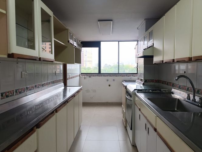 Apartamento de 3 alcobas en arriendo en El Poblado, Medellín, 123 m² · foto 5 de 17