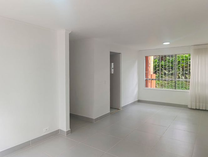 Apartamento de 3 alcobas en venta en El Poblado, Medellín, 90 m² · foto 2 de 14