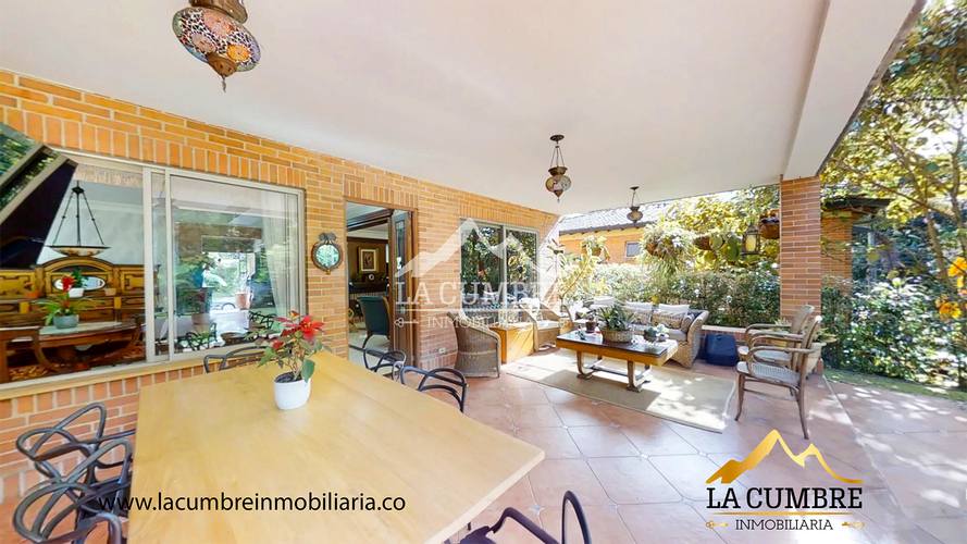 Casa de 3 alcobas en venta en La Calera, Medellín, 350 m² · foto 8 de 16