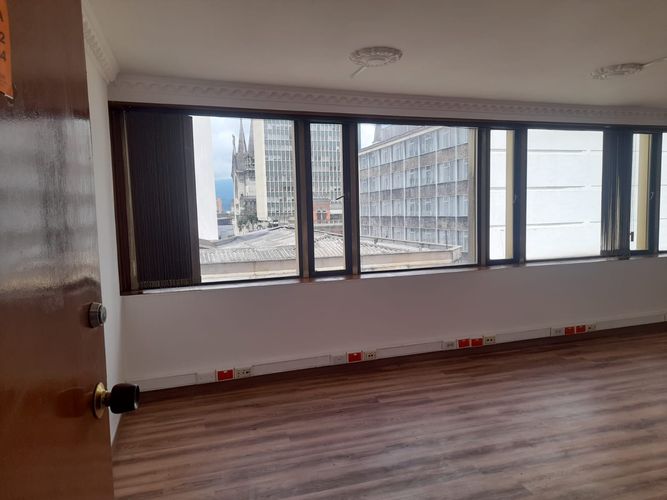 Oficina en venta en El Centro, Manizales, 32 m² · foto 2 de 11