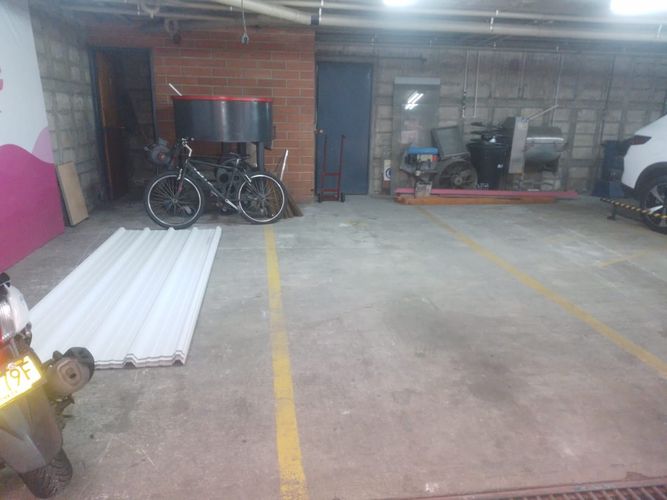 Bodega en arriendo en Cristo Rey, Medellín, 225 m² · foto 3 de 16