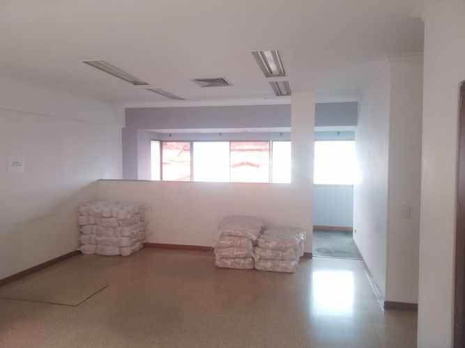 Bodega en arriendo en Cristo Rey, Medellín, 225 m² · foto 10 de 16