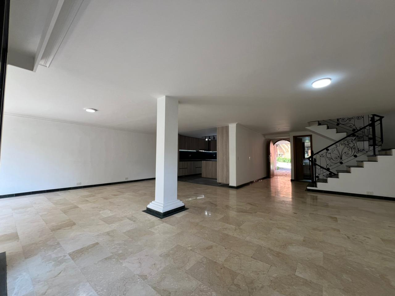 Casa en arriendo en El Poblado, Medellín · foto 3 de 20
