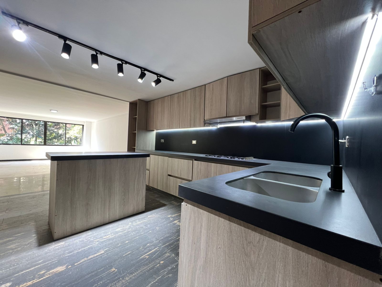 Casa en arriendo en El Poblado, Medellín · foto 8 de 20