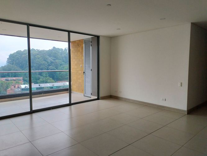 Apartamento de 3 alcobas en arriendo en El Poblado, Medellín, 138 m² · foto 2 de 19