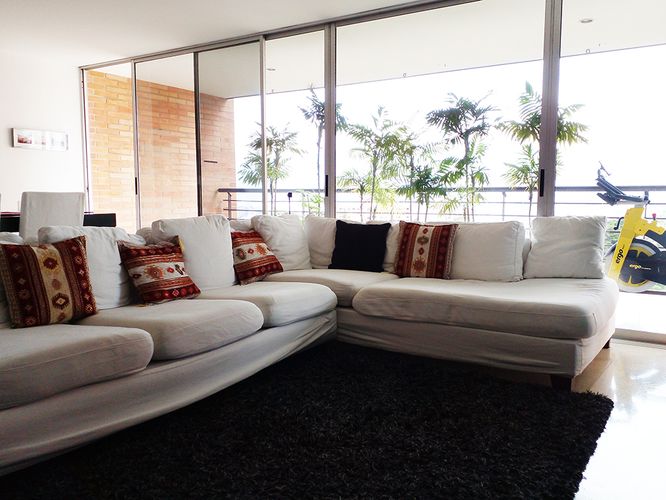 Apartamento de 2 alcobas en venta en El Poblado, Medellín, 149 m² · foto 2 de 18