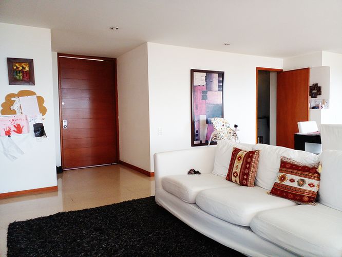 Apartamento de 2 alcobas en venta en El Poblado, Medellín, 149 m² · foto 3 de 18