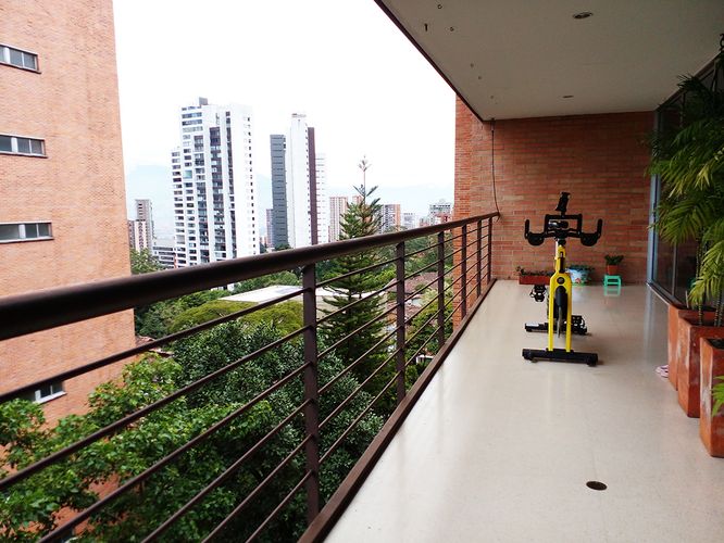 Apartamento de 2 alcobas en venta en El Poblado, Medellín, 149 m² · foto 18 de 18