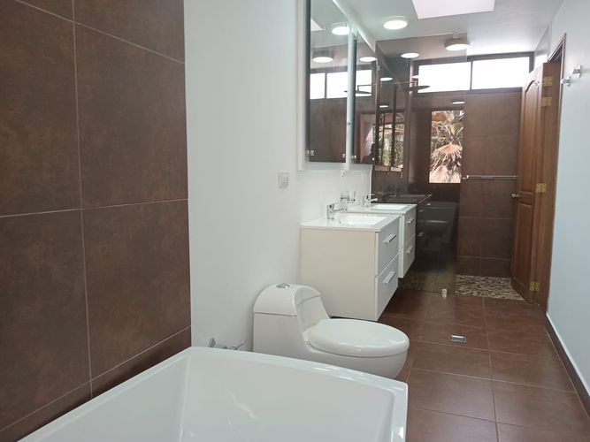 Casa de 4 alcobas en venta en El Poblado, Medellín, 244 m² · foto 16 de 18