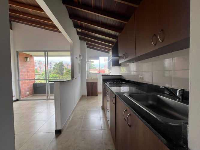 Apartamento de 3 alcobas en arriendo en Cumbres, Envigado, 90 m² · foto 5 de 19