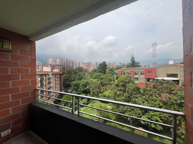 Apartamento de 3 alcobas en arriendo en Cumbres, Envigado, 90 m² · foto 18 de 19