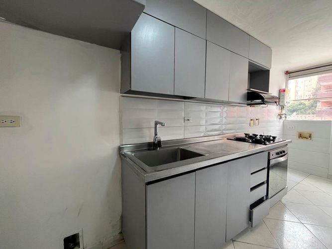 Apartamento de 2 alcobas en arriendo en El Poblado, Medellín, 95 m² · foto 3 de 13