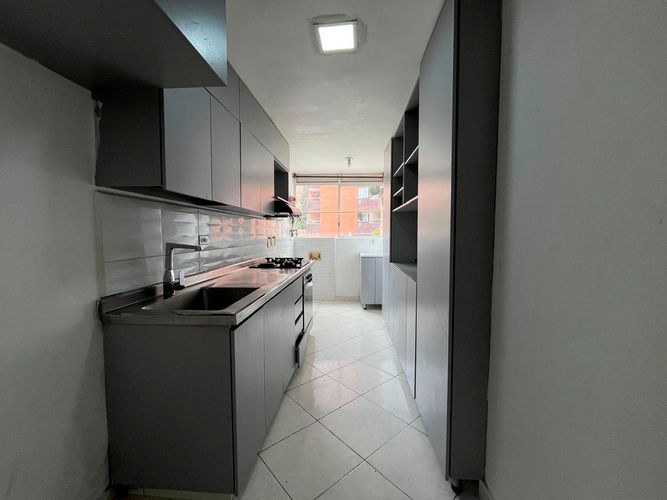 Apartamento de 2 alcobas en arriendo en El Poblado, Medellín, 95 m² · foto 5 de 13
