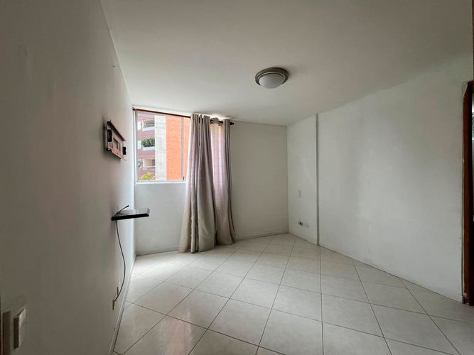 Apartamento de 2 alcobas en arriendo en El Poblado, Medellín, 95 m² · foto 9 de 13
