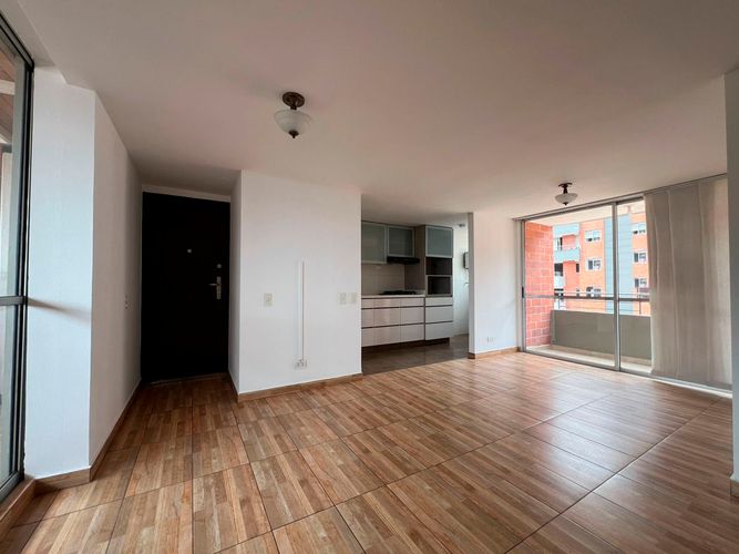 Apartamento de 3 alcobas en arriendo en Cumbres, Envigado, 73 m² · foto 3 de 15