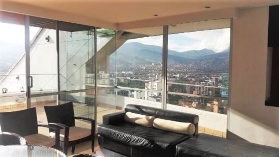 Apartamento de 2 alcobas en arriendo en El Poblado, Medellín, 93 m² · foto 5 de 14