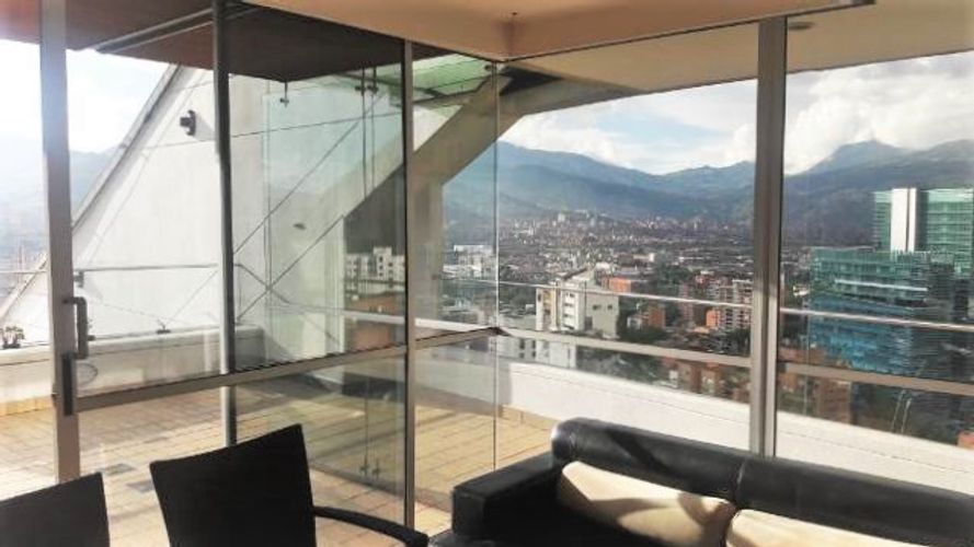 Apartamento de 2 alcobas en arriendo en El Poblado, Medellín, 93 m² · foto 6 de 14