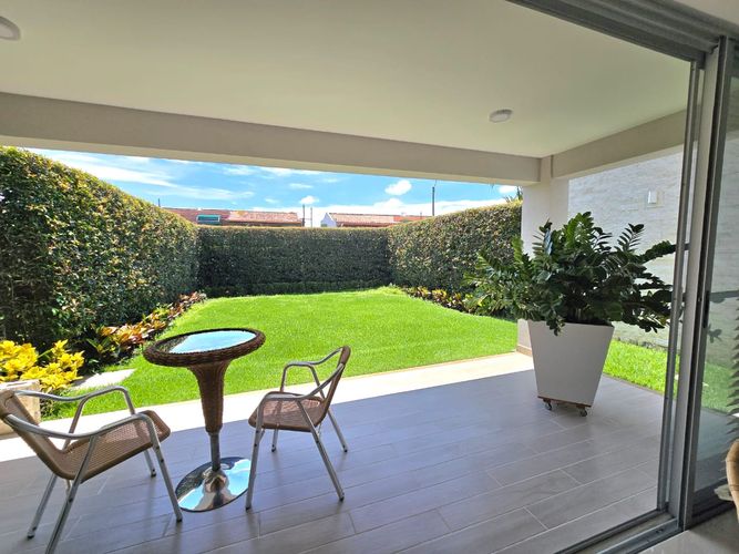Casa de 4 alcobas en venta en Las Mercedes, Jamundí, 203 m² · foto 2 de 24
