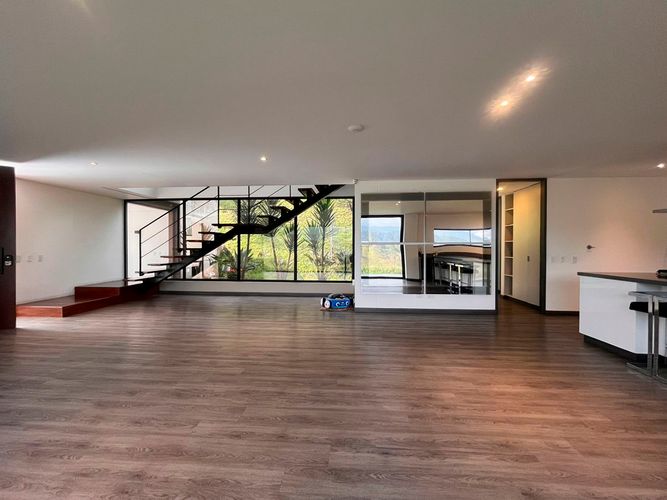 Casa de 3 alcobas en venta en Loma Del Chocho, Envigado, 370 m² · foto 3 de 20