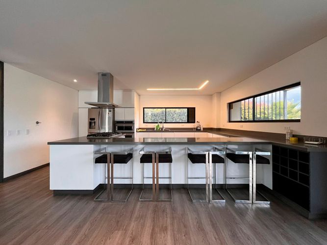 Casa de 3 alcobas en venta en Loma Del Chocho, Envigado, 370 m² · foto 5 de 20