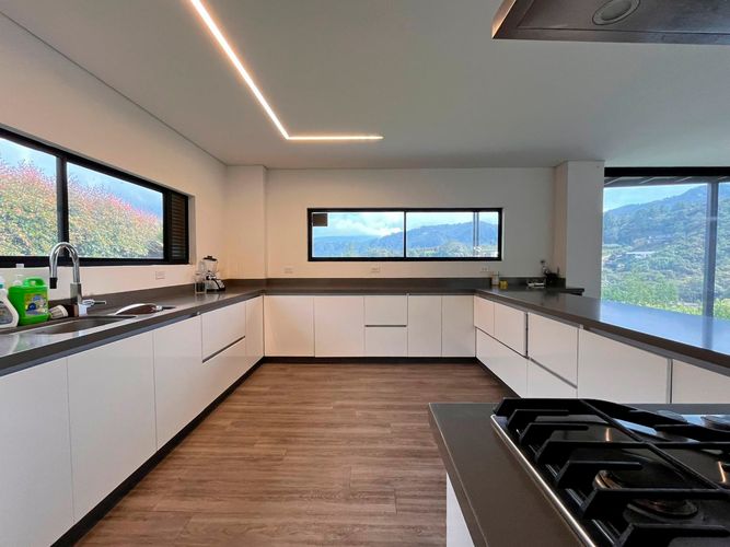 Casa de 3 alcobas en venta en Loma Del Chocho, Envigado, 370 m² · foto 6 de 20