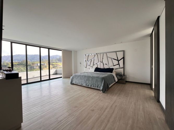 Casa de 3 alcobas en venta en Loma Del Chocho, Envigado, 370 m² · foto 15 de 20