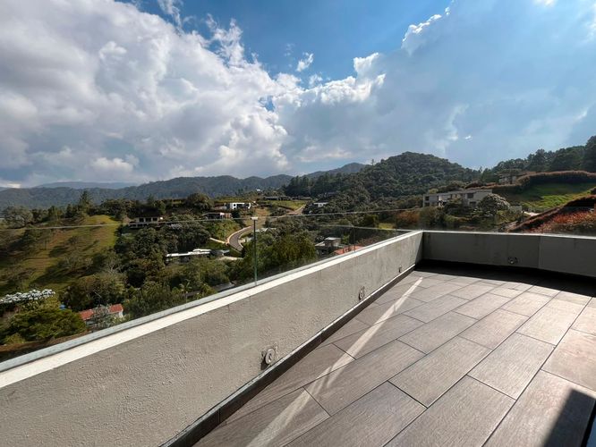 Casa de 3 alcobas en venta en Loma Del Chocho, Envigado, 370 m² · foto 19 de 20