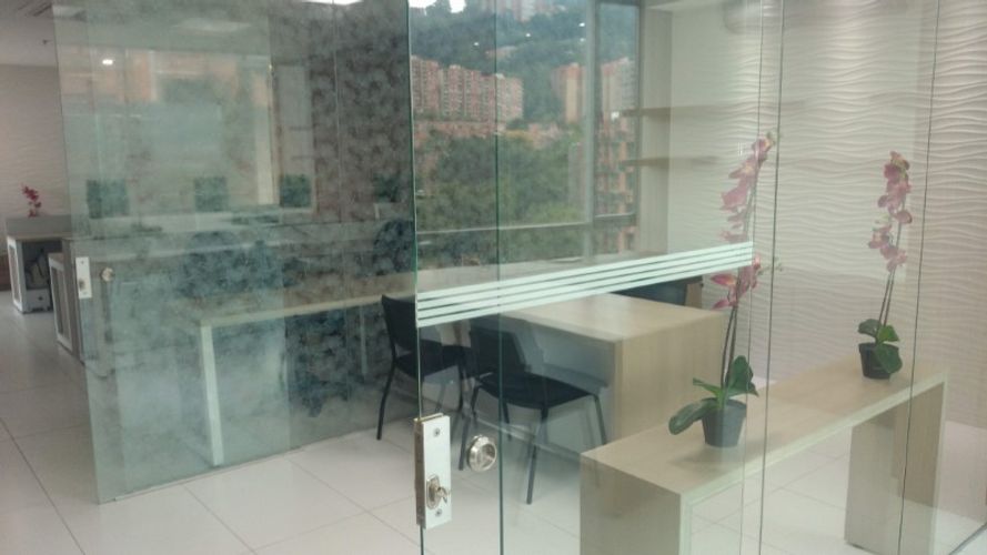 Oficina en arriendo en Villa Carlota, Medellín, 83 m² · foto 7 de 17