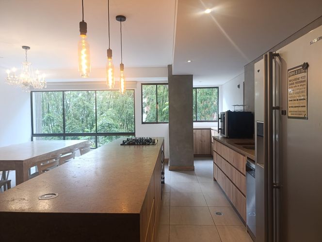 Apartamento de 3 alcobas en venta en El Poblado, Medellín, 212 m² · foto 4 de 19