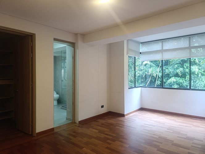 Apartamento de 3 alcobas en venta en El Poblado, Medellín, 212 m² · foto 12 de 19