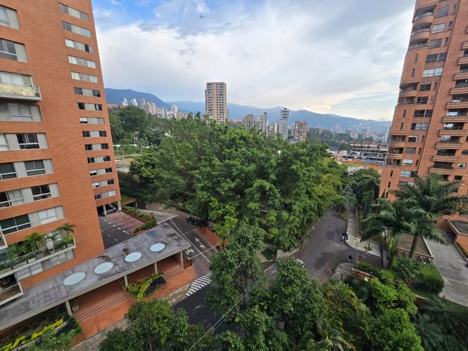 Apartamento de 3 alcobas en venta en Los Balsos, Medellín, 189 m² · foto 2 de 24