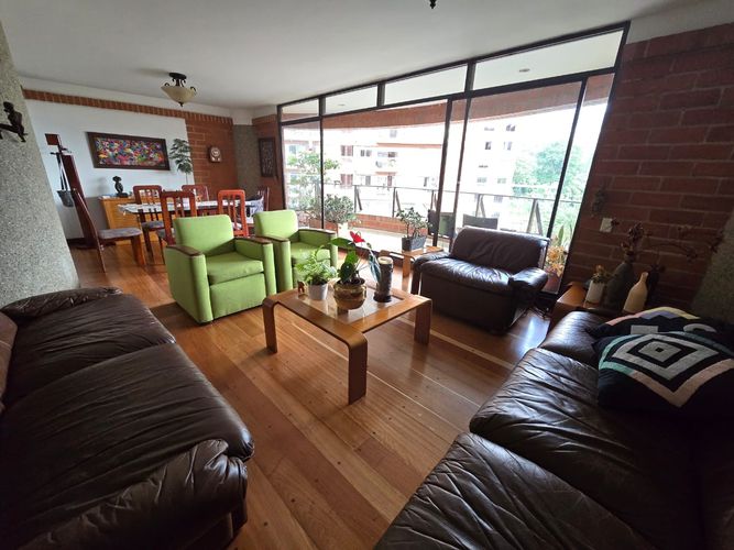 Apartamento de 3 alcobas en venta en Los Balsos, Medellín, 189 m² · foto 4 de 24