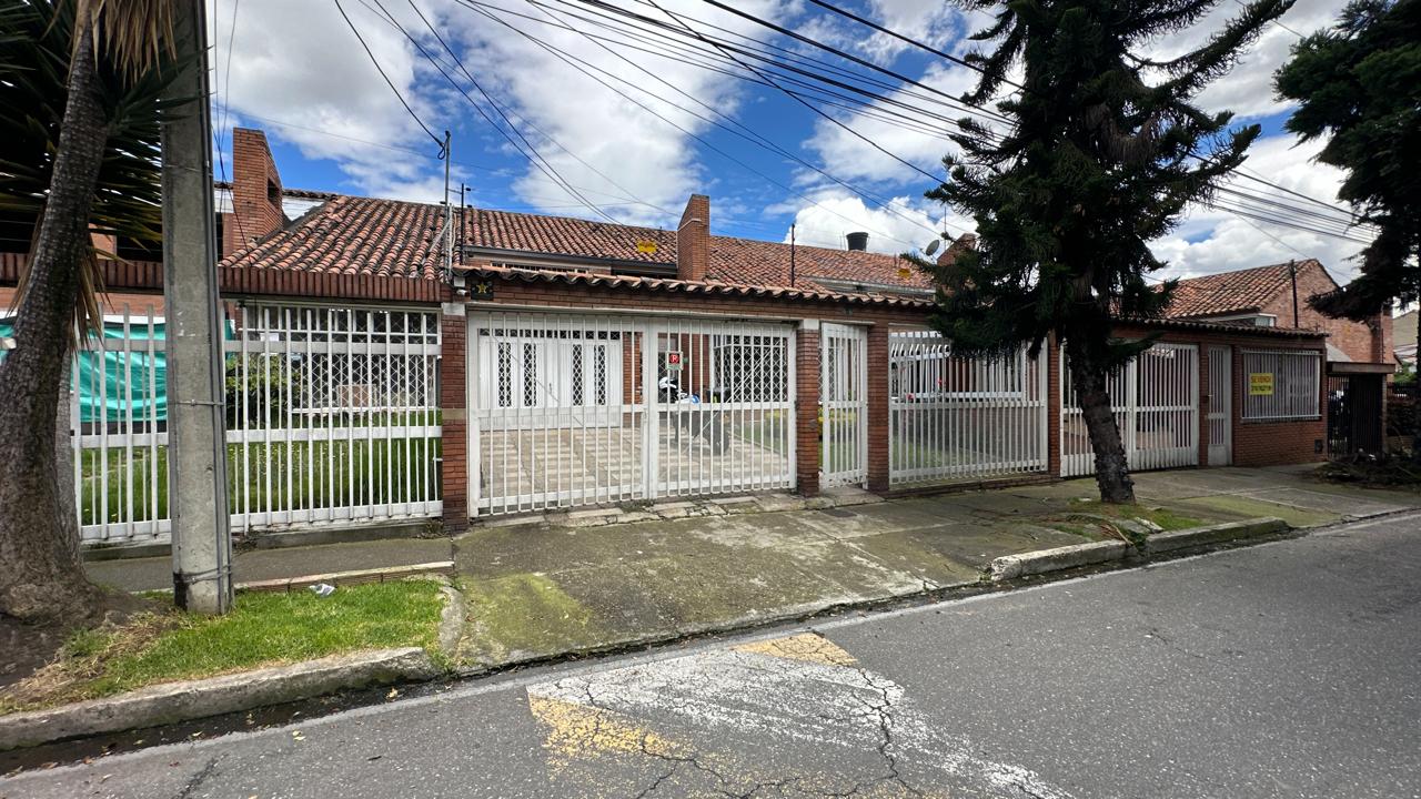 Casa en venta en Monaco, Bogotá · foto 2 de 24