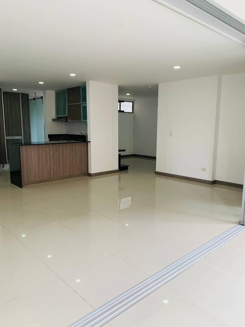 Apartamento en arriendo en Ciudad Del Río, Medellín · foto 4 de 20