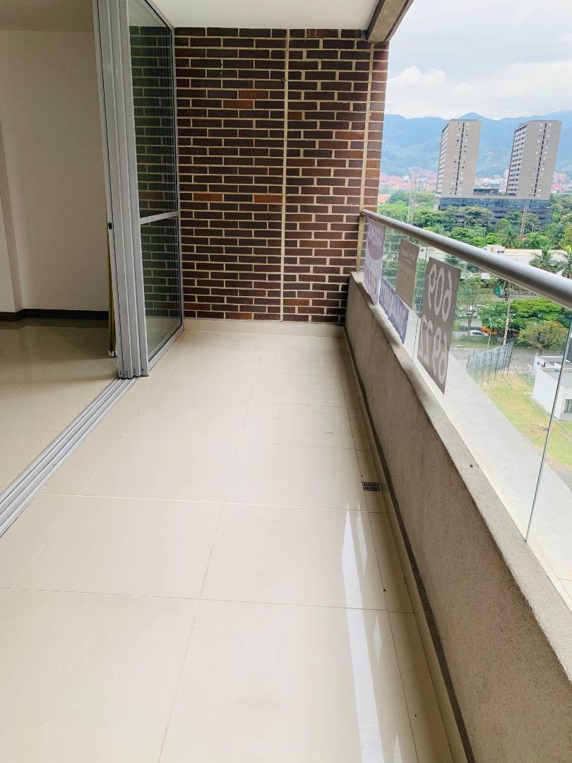Apartamento en arriendo en Ciudad Del Río, Medellín · foto 7 de 20