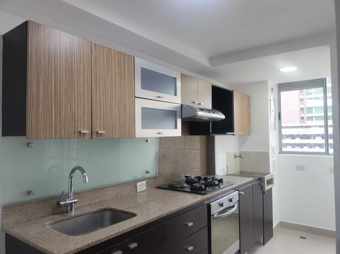 Apartamento de 3 alcobas en arriendo en El Poblado, Medellín, 88 m² · foto 4 de 18
