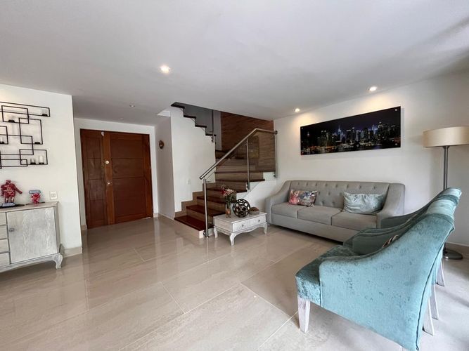 Casa de 4 alcobas en venta en Loma Del Chocho, Envigado, 240 m² · foto 3 de 19