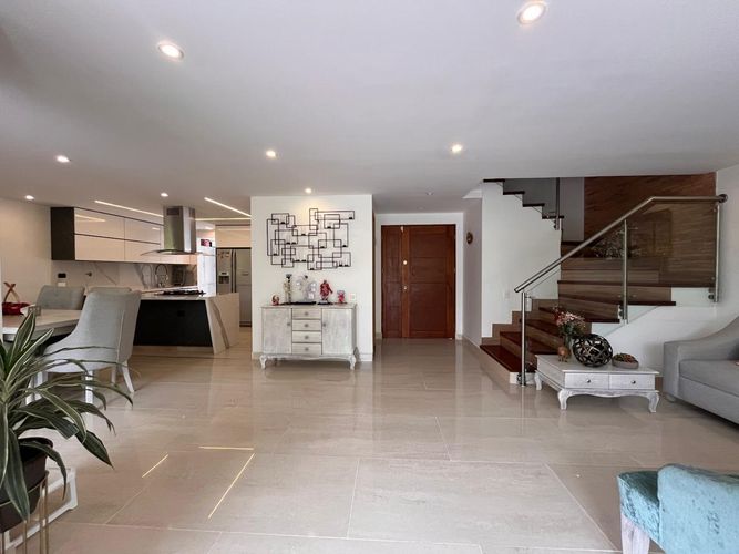 Casa de 4 alcobas en venta en Loma Del Chocho, Envigado, 240 m² · foto 4 de 19
