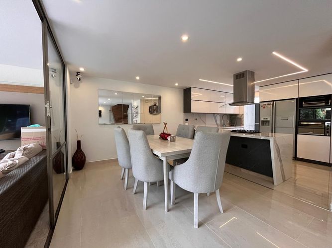 Casa de 4 alcobas en venta en Loma Del Chocho, Envigado, 240 m² · foto 7 de 19