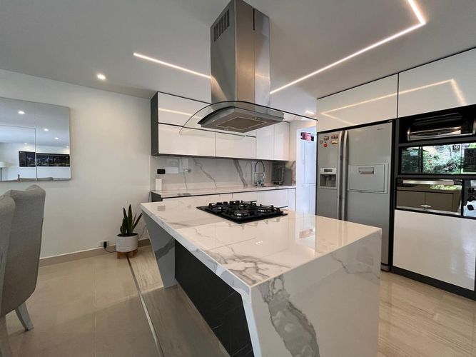 Casa de 4 alcobas en venta en Loma Del Chocho, Envigado, 240 m² · foto 8 de 19
